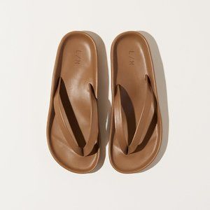 PERFECT BEIGE Manoogian Leather Sandals (Size 7) *Never Worn*